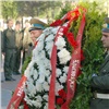 На красноярском Мемориале Победы в День памяти и скорби возложили живые цветы (фото)