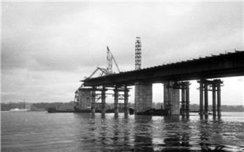 Фоторепортаж: Как строили Октябрьский мост