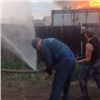 Под Красноярском спасатели тушили пожар из дырявого шланга (видео)