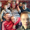 Суд в Хакасии вернул приёмной матери семерых детей, которых изъяли из-за длинных волос одного из них