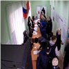 Красноярцы жалуются на тесноту в избирательных участках