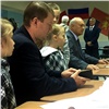 «Прививка гражданского долга»: глава Красноярска приехал на выборы с женой и тремя дочерьми (видео)