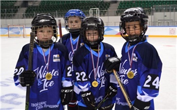 «В жизни, как и в хоккее, всегда есть элемент соревновательности»: как частная спортивная школа в Красноярске помогает юным хоккеистам