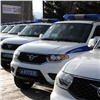 Красноярским полицейским вручили 18 новых спецмашин и 3 снегоболотохода