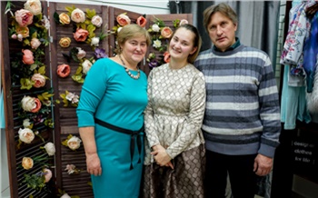 «В 90-е работалось легче — любая вещь была в диковинку»: как семья из Красноярска больше 20 лет занимается производством одежды