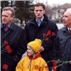 «Он был настоящим защитником»: Александр Усс возложил цветы к мемориалу Победы и поделился воспоминаниями об отце (видео)