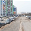 Спустя три года в красноярском Солнечном начали благоустраивать проблемные тротуары и дороги
