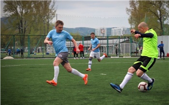 «Не только трудовые, но и спортивные подвиги»: шахтеры СУЭК провели в Красноярске турнир по мини-футболу