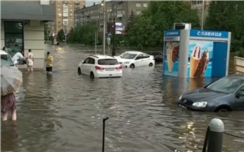 «Затопило к чертям!»: как Красноярск снова накрыло ливнем (видео)