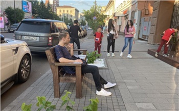 Наглые воробьи, убогие стулья и толкотня прохожих: что вас ждет на летних верандах Красноярска?