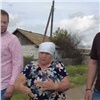 «Воду из подвалов качают бочками»: в Красноярском крае грунтовые воды подтопили целый поселок (видео)
