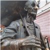 В Красноярске отреставрировали памятник Андрею Поздееву: на нем были трещины 