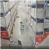 Появилось видео обрушения стеллажей на красноярском складе с алкоголем (видео)