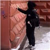 Подростки маркером изрисовали здание на проспекте Мира в Красноярске