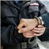 Красноярского экс-полицейского подозревают в крупной взятке и крышевании незаконного бизнеса
