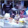 В Канске дебошир обиделся на замечание продавца и разгромил магазин (видео)