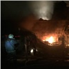 Ночью в промзоне Красноярска произошел сильный пожар: жители слышали взрывы (видео)