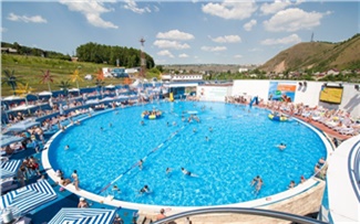 «От 300 рублей до безлимита за 15 000»: сравниваем цены в летних бассейнах в Красноярске