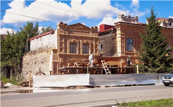 «Старый кирпич и пластик на окнах»: как Минусинск пытаются благоустроить к 200-летию