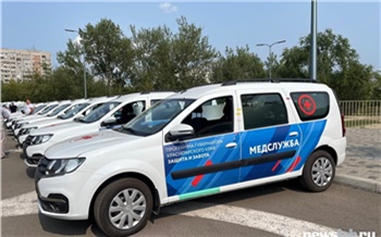 «Таких авто нам не хватало»: медики Красноярского края получили ключи от нового спецтранспорта