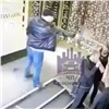 Появилось видео разборок со стрельбой у бара здания гостиницы «Красноярск» 