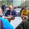 Мобилизованных жителей Красноярского края обеспечили горячим питанием на призывном пункте. Обеды проверил губернатор (видео)