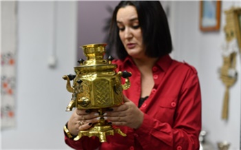 «Иногда я на них злюсь!»: как норильчанка открыла в Красноярске частный музей самовара
