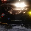 «Сам стал набирать скорость»: в Енисейском районе три человека пострадали при столкновении снегохода с домом