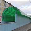 На красноярской улице Александра Матросова обновили крышу подземного перехода