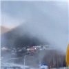 «Включили снежные пушки!»: фанпарк «Бобровый лог» начал готовить трассы для лыжников и сноубордистов (видео)