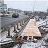 На красноярских мостах через Качу и путепроводе на Мичурина еще не завершен ремонт тротуаров