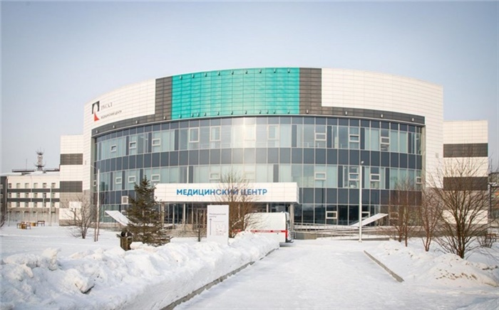 «Для сотрудников и обычных горожан»: фоторепортаж из построенного РУСАЛом нового медцентра в Красноярске