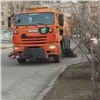 В Красноярске дороги убирают с помощью экологичных пылесосов (видео)