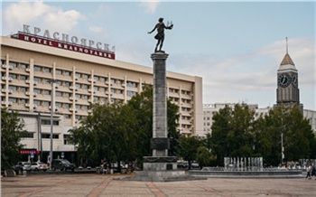 «Не Биг-Бен, а острог с частоколом»: прошлое и будущее Театральной площади Красноярска