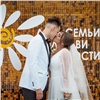 Красноярцы поженились на набережной под аплодисменты горожан (видео)