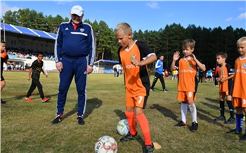 «Праздник спорта, музыки и добрых дел»: как в Зеленогорске выступила звездная футбольная команда «Старко»