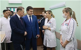 Михаил Мурашко и Михаил Котюков проверили учреждения здравоохранения в Красноярске