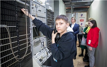 «Хочу всё знать про цифру»: как «Ростелеком» увлекает школьников из Красноярского края современными технологиями