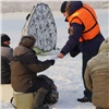 Спасатели напомнили любителям зимней рыбалки и туристам правила безопасности на льду