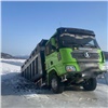 В Иркутской области два большегруза ушли под лед 