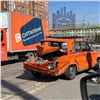 «Пошел на страйк»: в Красноярске грузовик устроил массовую аварию (видео)