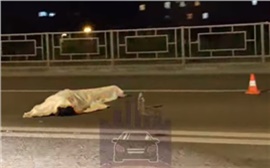 Автомобилист насмерть сбил 19-летнюю девушку на зебре в Красноярске (видео)