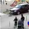В Красноярске 5-летний мальчик на самокате попал под машину неопытного водителя (видео)