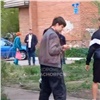 На правобережье Красноярска пьяный мужчина разбил бутылку о голову 12-летнего подростка (видео)