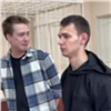 Двум молодым красноярцам дали реальные сроки за обман пенсионеров (видео)