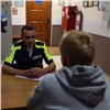 В Красноярске 16-летний парень заехал на питбайке в кафе ради понтов (видео)