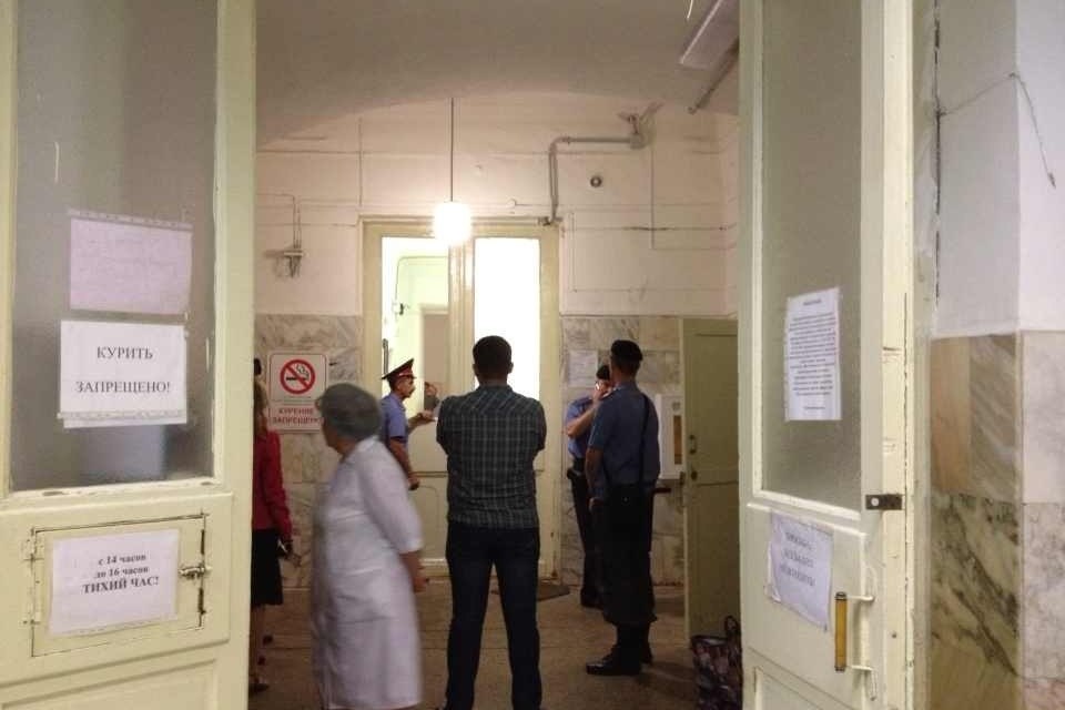 В центре Красноярска в больнице рухнула стена, погибла пациентка
