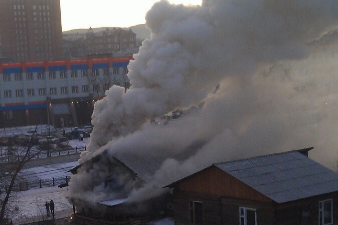 В центре Красноярска горели жилой дом и ресторан В центре Красноярска горели жилой дом и ресторан