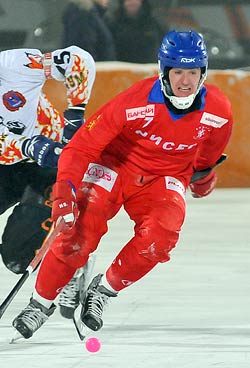 Игрок красноярского хоккейного клуба «Енисей» Ломанов (младший) Сергей Сергеевич