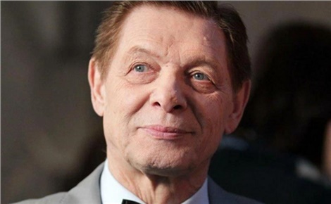 Жила зима в избушке...